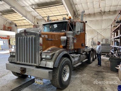 2012 Kenworth W900 Tri/A Dagcabine Trekker