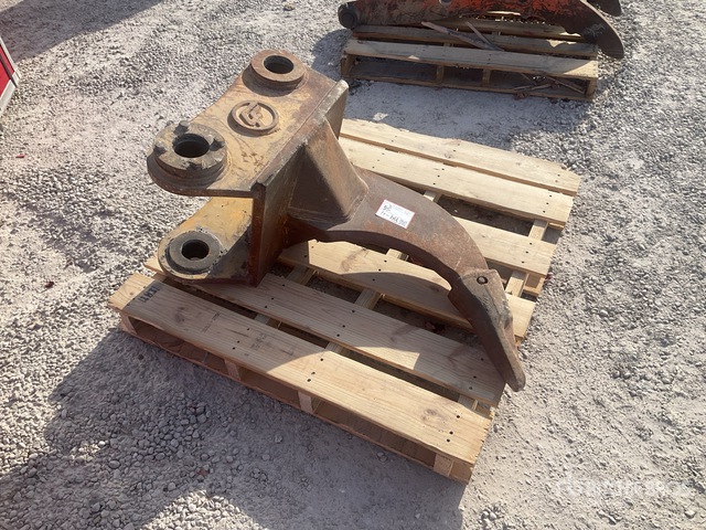 Excavator Thumb & Ripper - Fits Cat 330 | Ritchie Bros. Auctioneers