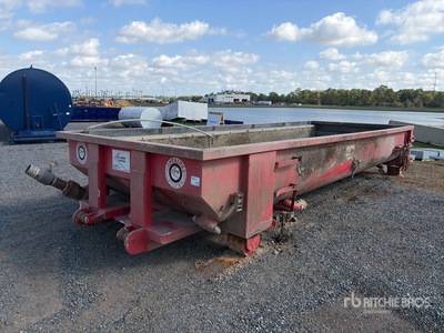 2016 Flotrend 22 ft 15 CY Container scarrabile