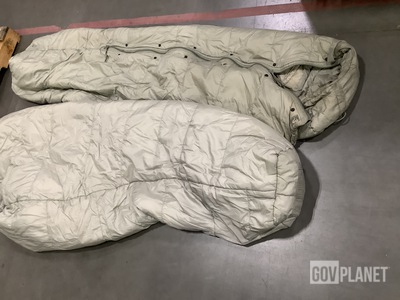 (80) Sleeping Bags