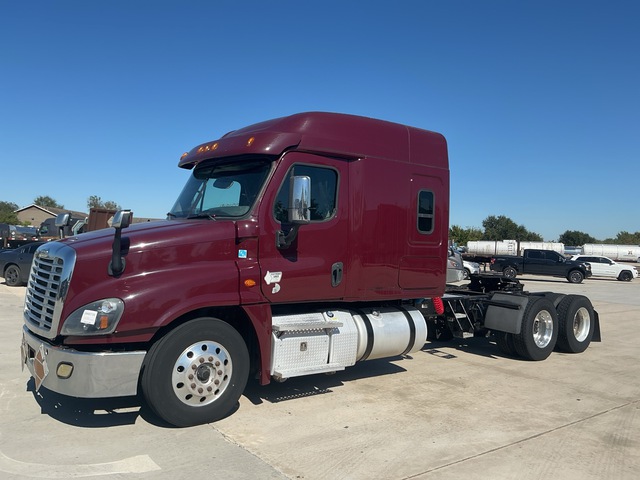 2016 Freightliner Cascadia 125 6x4 T/A Sleeper Truck Tractor