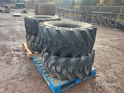 Quantity of (4) 18-22.5 إطارات المعدات