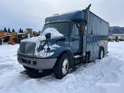 2006 International 4400SBA 4x2 ユーティリティトラック (Inoperable)