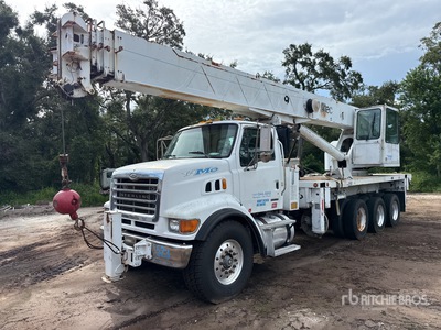 Altec AC38-127S 38 ton Straight Boom on 2005 Sterling LT7500 8x4 Boom Truck