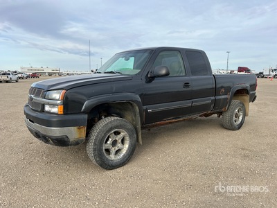 2004 Chevrolet Silverado 2500 HD 4x4 Extended Cab Pickup