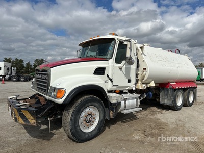 2005 Mack CV713 6x4 Camion à eau