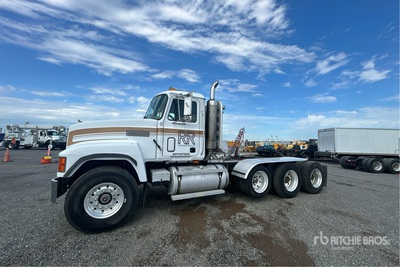 1997 Mack CH613 8x4 تراكتور شاحنة (ثلاثي المحور)