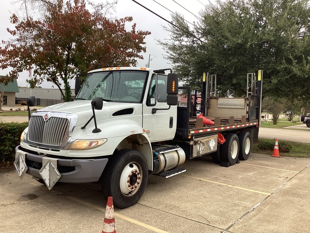 2019 International 4400 6x4 Cylinder Pallet Flatbed Truck