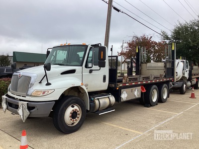 2019 International 4400 6x4 Cylinder Pallet Flatbed Truck