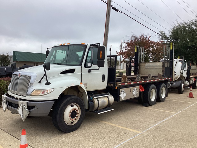 2019 International 4400 6x4 Cylinder Pallet Flatbed Truck