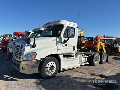 2016 Freightliner Cascadia 125 6x4 تراكتور شاحنة نهارية (ثنائية المحور)