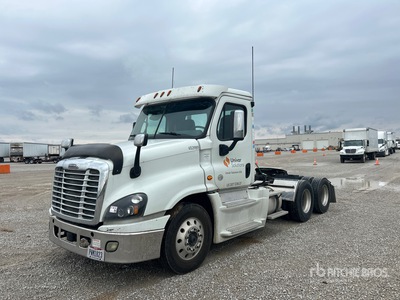 2016 Freightliner Cascadia 125 6x4 تراكتور شاحنة نهارية (ثنائية المحور)