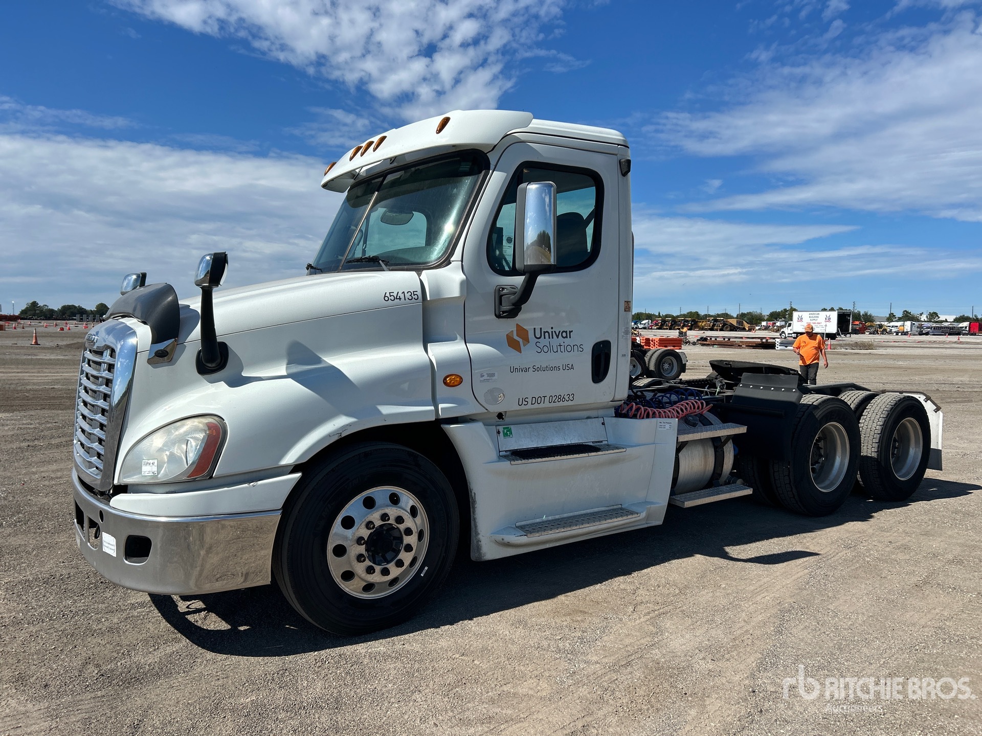 2016 Freightliner Cascadia 125 6x4 T/A Day Cab Truck Tractor