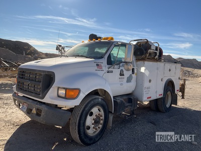 2003 Ford F-650 XL 4x2 Camion de servicios