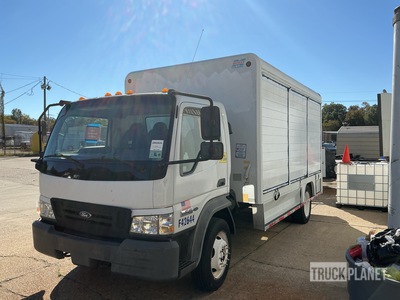 2009 Ford LCF 4x2 6 Bay Autocarro per traporto bevande (Inoperable)