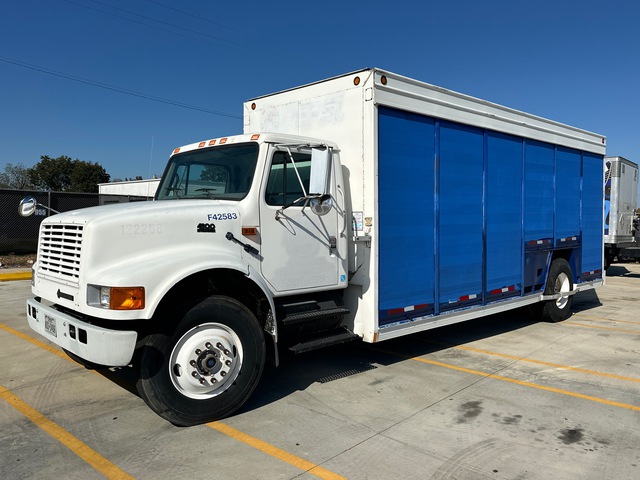 1998 International 4900 4x2 12 Bay Beverage Truck 1998 International 4900 4x2 12 Bay Beverage Truck