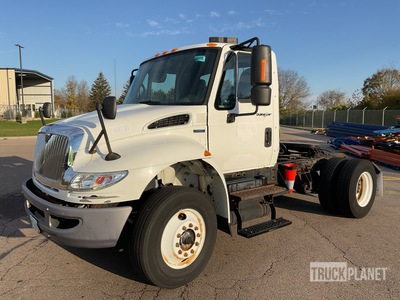 2010 International 4400 SBA 4x2 Cabeza Tractora Cabina Corta