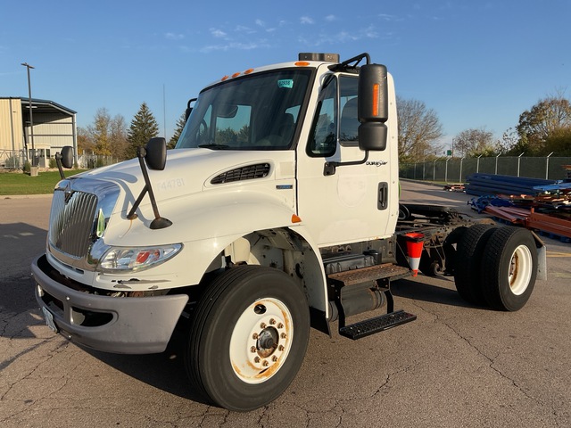 2010 International 4400 SBA 4x2 S/A Day Cab Truck Tractor 2010 International 4400 SBA 4x2 S/A Day Cab Truck Tractor
