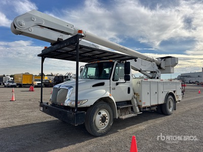 Altec on 2005 International 4300 4x2 Camion à godets