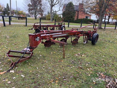 Massey Fetguson 880 4 Bottom Ploeg breken