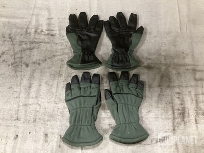 (136) Pairs of Flyer's Gloves
