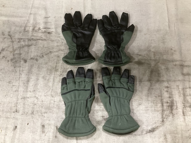 (136) Pairs of Flyer's Gloves (136) Pairs of Flyer's Gloves