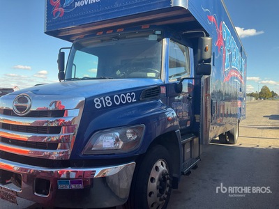 2014 Hino 268 Furgoneta caja cerrada (Inoperable)