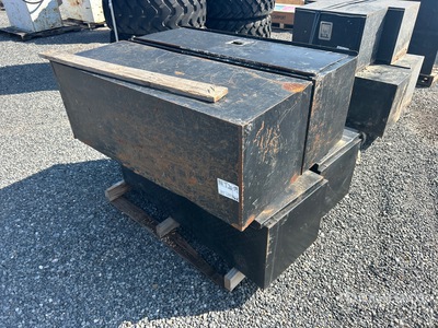 Quantity of (4) Truck Storage Boxes Divers - Accessoires pour camions
