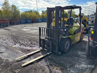 Clark C45L 8150 lb Pneumatic Tire Heftruck