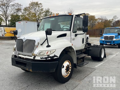 2007 International 4300 4x2 تراكتور شاحنة (أحادي المحور)