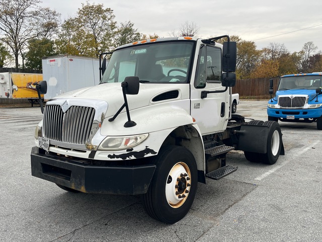2007 International 4300 4x2 S/A Day Cab Truck Tractor 2007 International 4300 4x2 S/A Day Cab Truck Tractor