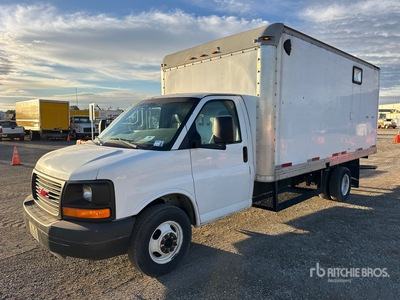 2004 GMC Savana G3500 4x2 Van Truck