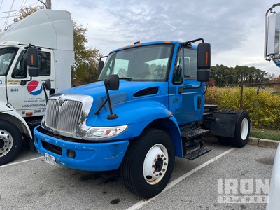 2006 International 4300 SBA 4x2 S/A Day Cab Truck Tractor