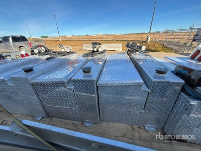 Quantity of (2) Aluminum Diamond Plate Fuel Boite à outil