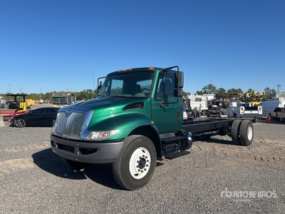 2018 International 4300 4x2 الكابينة والهيكل