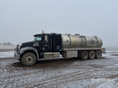 2013 Mack GU714 Tankwagen