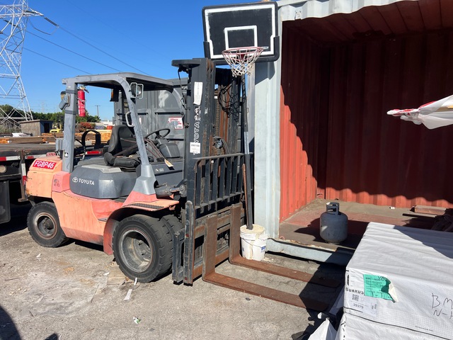 2005 Toyota 7FGU35 7000 lb Pneumatic Tire Forklift