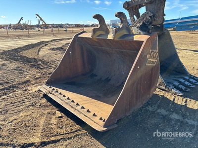 84 in Q/C Cleanup Excavator Bucket - Fits John Deere 470