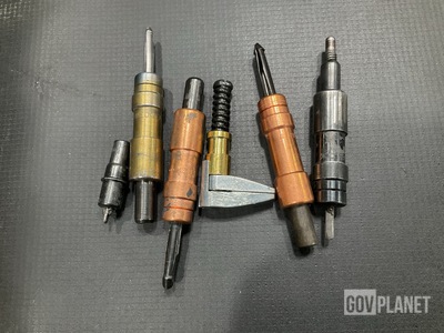 (1,087) Assorted Wedge Lock Cleco Clamp Fasteners