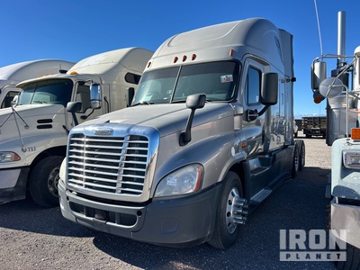 2016 Freightliner Cascadia 125 6x4 3- Achs Sattelzugmaschine mit Schlafkabine (Inoperable)