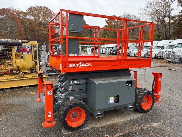 2013 Skyjack SJ6832 RT Diesel 4x4 Scissor Lift 2013 Skyjack SJ6832 RT Diesel 4x4 Scissor Lift