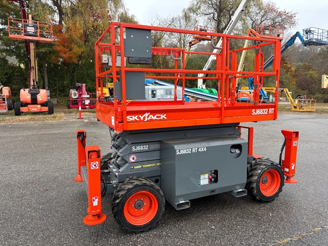 2013 Skyjack SJ6832 RT Diesel 4x4 Scissor Lift 2013 Skyjack SJ6832 RT Diesel 4x4 Scissor Lift