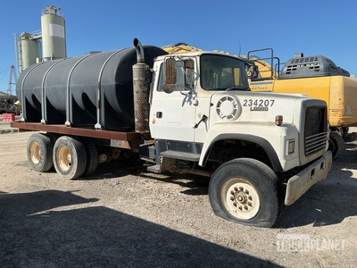 1992 Ford LT9000 4000 gal 6x4 Water Truck (Inoperable)