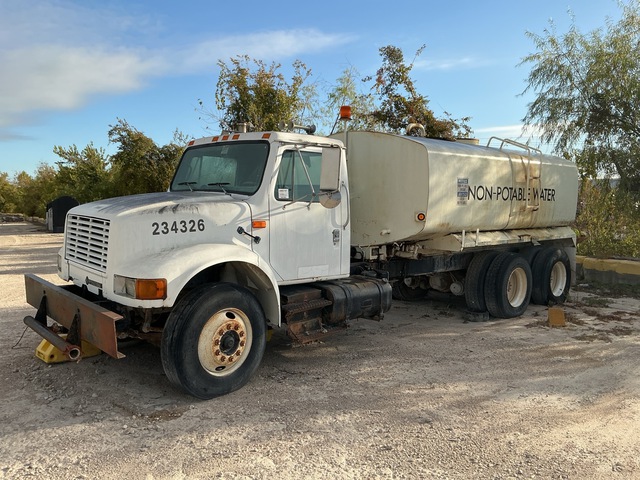 1995 International 4900 4000 gal 6x4 Water Truck (Inoperable)