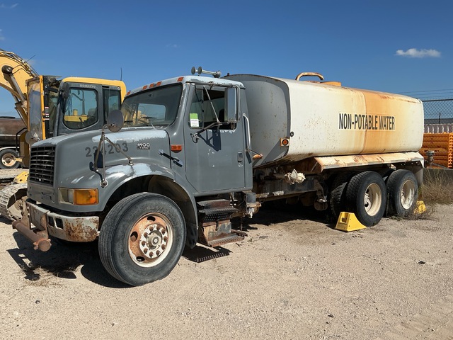 1999 International 4900 4000 gal 6x4 Water Truck (Inoperable)