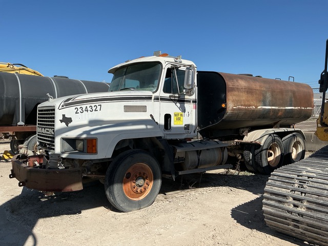 1993 Mack CH613 6x4 Water Truck (Inoperable)