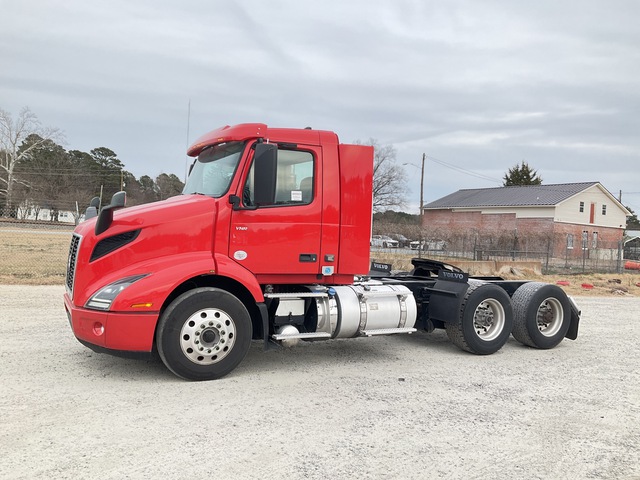 2021 Volvo VNR 6x2 T/A Day Cab Truck Tractor