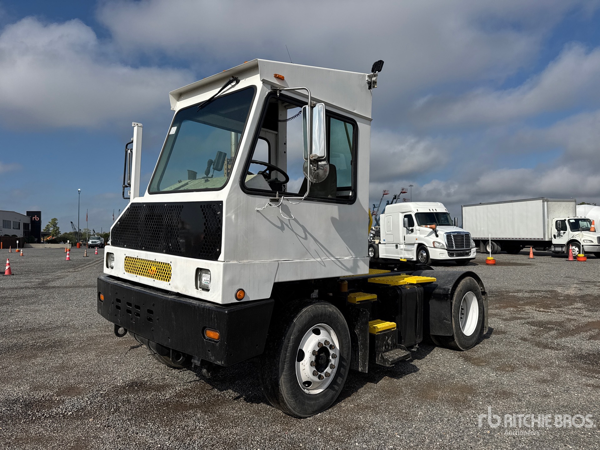 2015 Capacity TJ5000 4x2 Spotter Truck