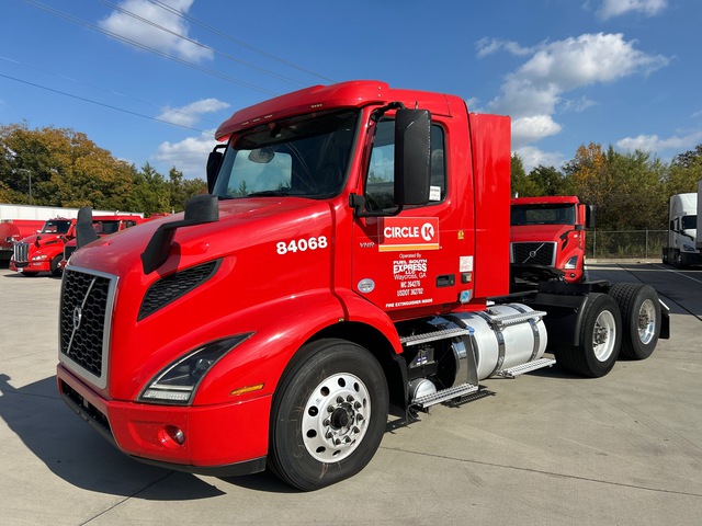 2021 Volvo VNR 6x2 T/A Day Cab Truck Tractor