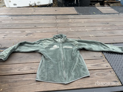 Quantity of (12) Military- Medium-Long Cold weather fleece Indumentaria